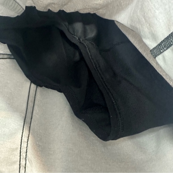 Lululemon Womens Tracker Shorts V4 Heather Gray Size 6 - Picture 3 of 11